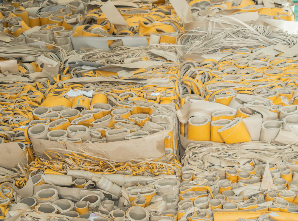 從紙管芯到牛皮紙卷 工業循環中的紋理與倉儲美學